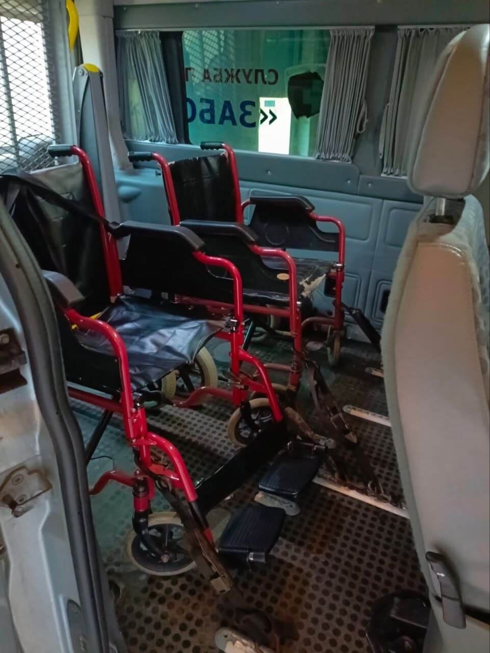 Коляски внутри автомобиля